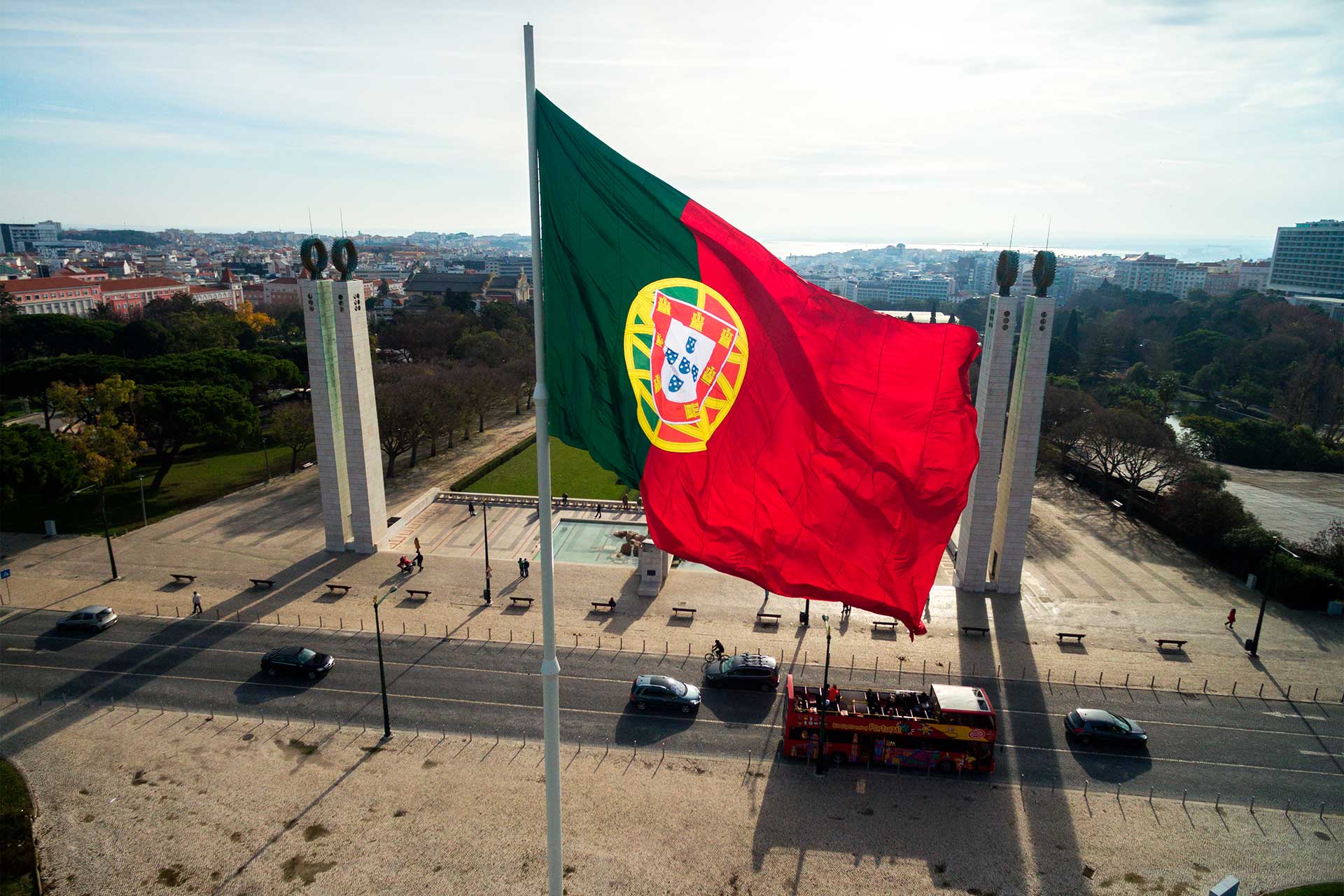 How a foreigner can obtain Portuguese citizenship: a detailed guide 2025