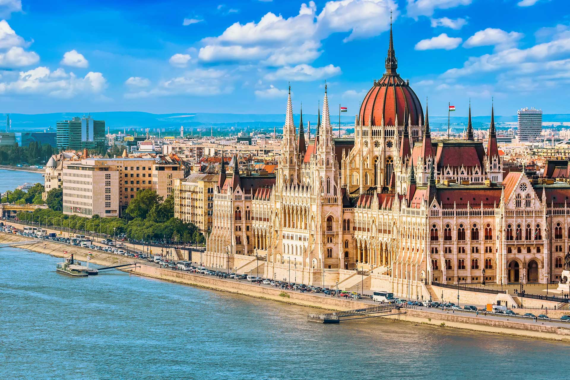Foreigners without Hungarian roots can obtain a passport only through naturalization